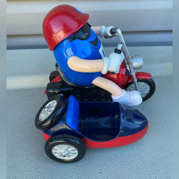 Freedom Rider M&M Red White & Blue Motorcycle Candy Dispenser. - Picture 3 of 10
